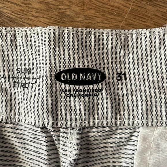 Old Navy Slim Striped Shorts 31 - Picture 3 of 4